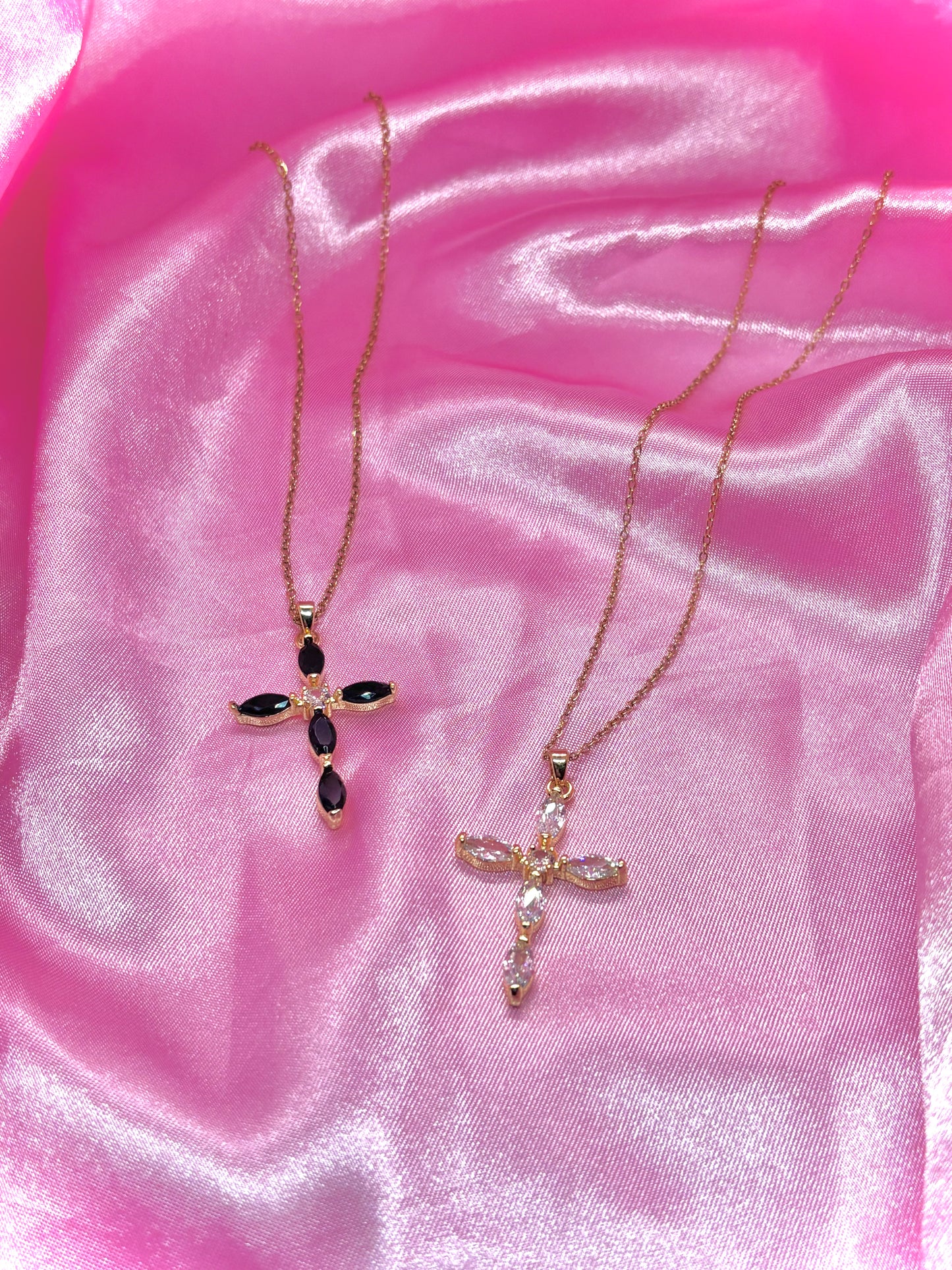 Collier "Jesus loves you"